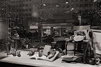 Shoes - Seattle, Washington (9802 bytes) www.jeffkrewson.com