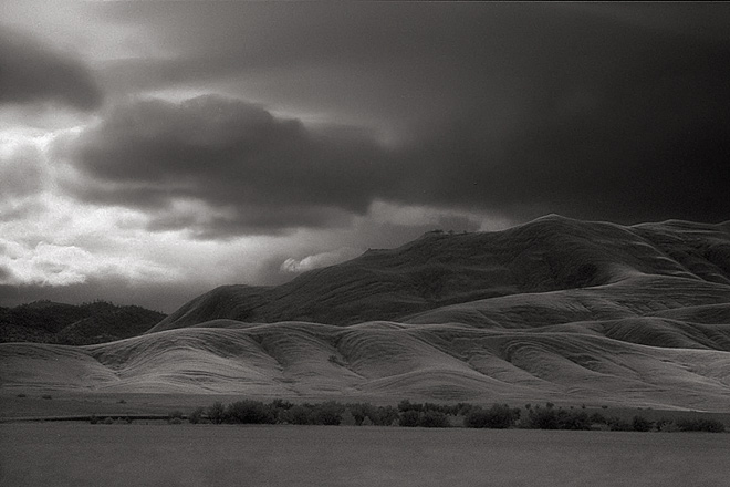 Hills and Storm - Highway 97, Northern California (94097 bytes) www.jeffkrewson.com