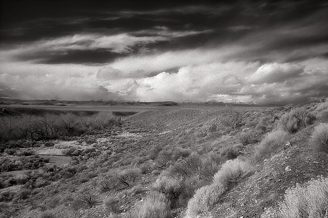 Horizon Line - Highway 305, Central Nevada (66428 bytes) www.jeffkrewson.com