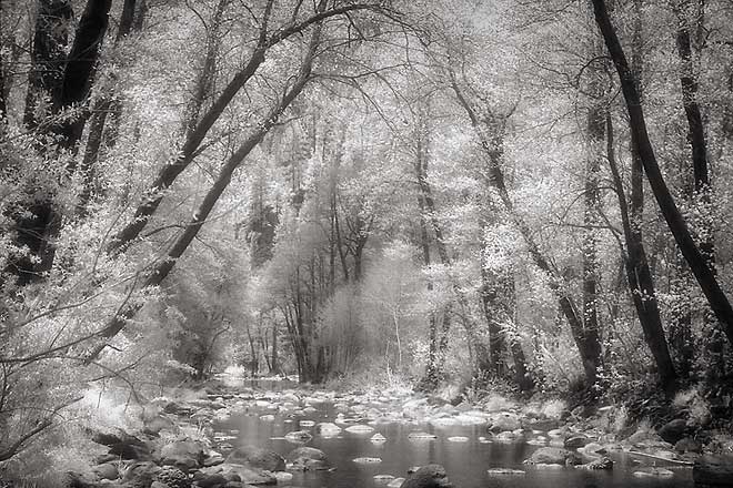 Oak Creek Again - Highway 89, Arizona (93194 bytes) www.jeffkrewson.com