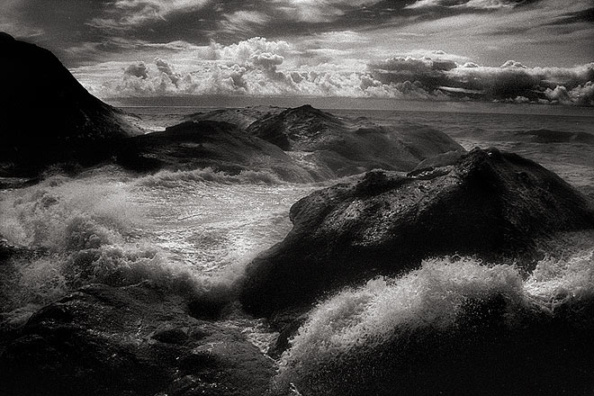 Rocks and Surf, Beach 2 - Olympic Peninsula, Washington (72719 bytes) www.jeffkrewson.com 