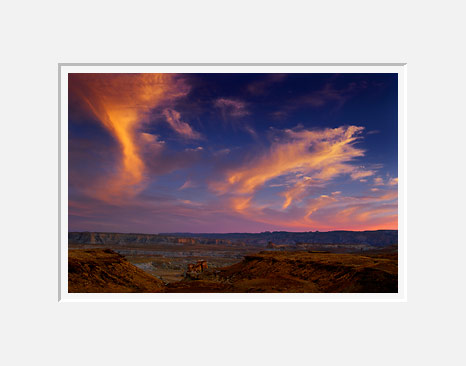 Lake Powell Sunset - Glenn  Canyon National Park, Utah (22598 bytes)